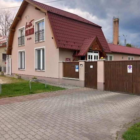 Kata Panzio Hotell Oroszlány Exteriör bild