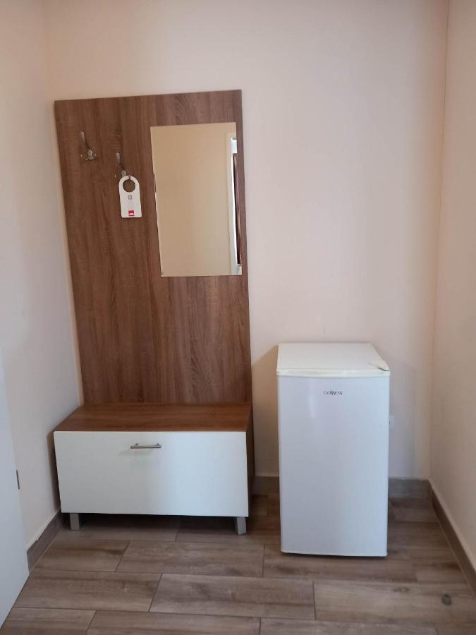 Kata Panzio Hotell Oroszlány Exteriör bild