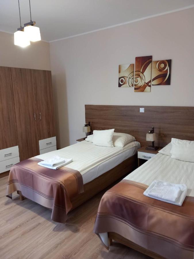 Kata Panzio Hotell Oroszlány Exteriör bild