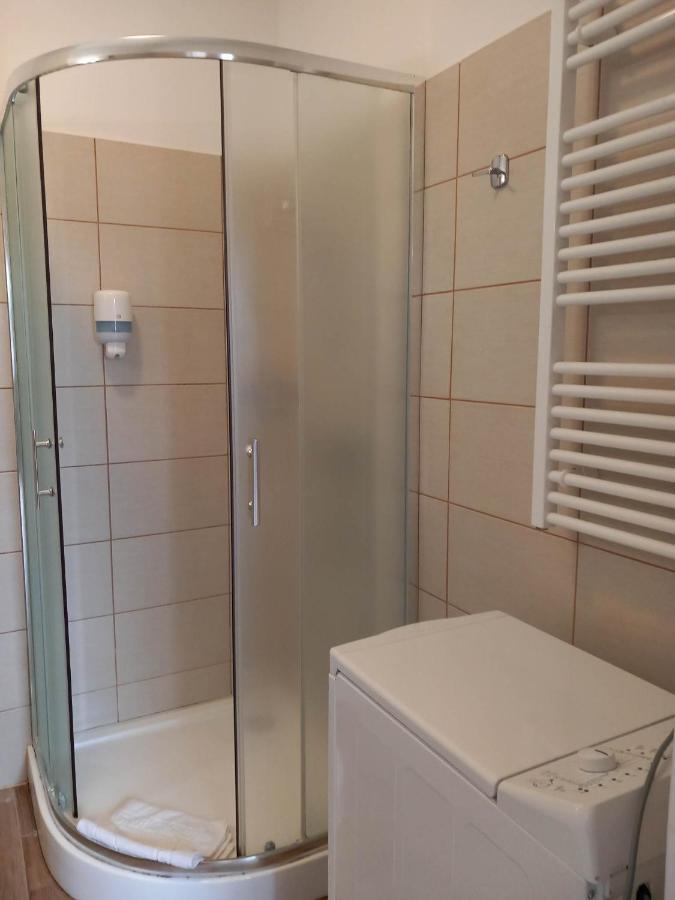 Kata Panzio Hotell Oroszlány Exteriör bild
